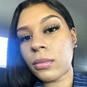 Meet your Posher, Ebony